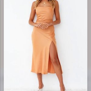 Midi orange dress.